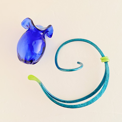 恋船〈平山 昭 作品〉フラワーベース・花瓶・一品物(グリーンメタル