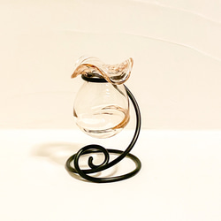 丸く小さなガラス製フラワーベース・薄いピンク・アルミワイヤー(黒色) 2枚目の画像