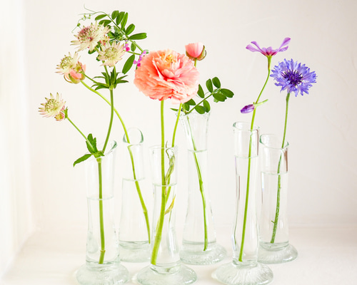 ユニーク な形状のガラス製 花瓶 花器 サンドアート ②です。