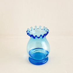 ウォータークラウン風まあるいガラスの小瓶・ガラス底付き・フラワーベース(水色) 4枚目の画像