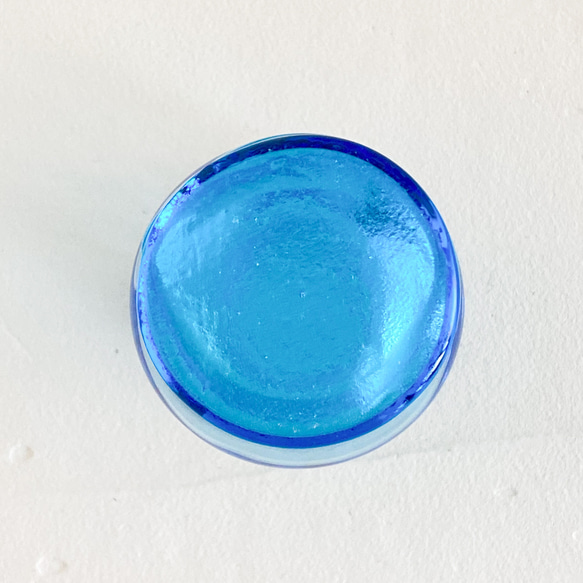 ウォータークラウン風まあるいガラスの小瓶・ガラス底付き・フラワーベース(水色) 6枚目の画像