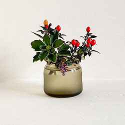 ぶどう飾り付しぼり花器・短丈フリル・ベージュ 1枚目の画像