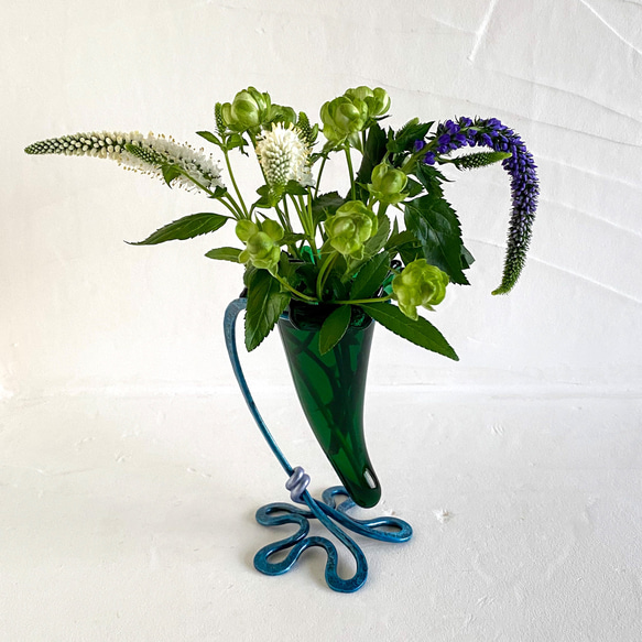 スタンドコーン型フラワーベース・花型底・ディープグリーン+青緑・一点物作品 1枚目の画像