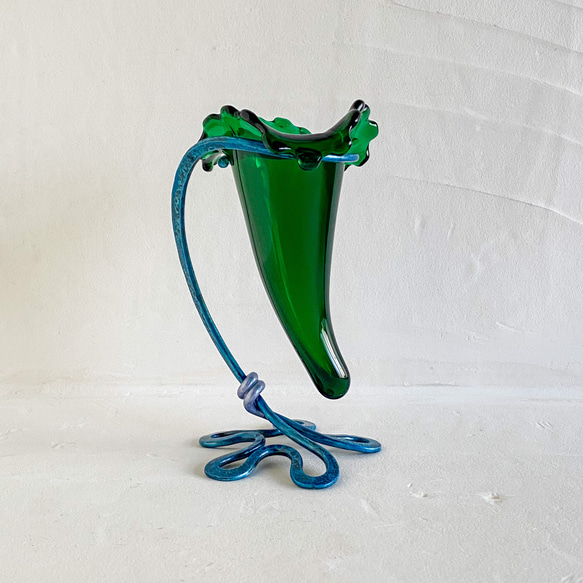 スタンドコーン型フラワーベース・花型底・ディープグリーン+青緑・一点物作品 2枚目の画像
