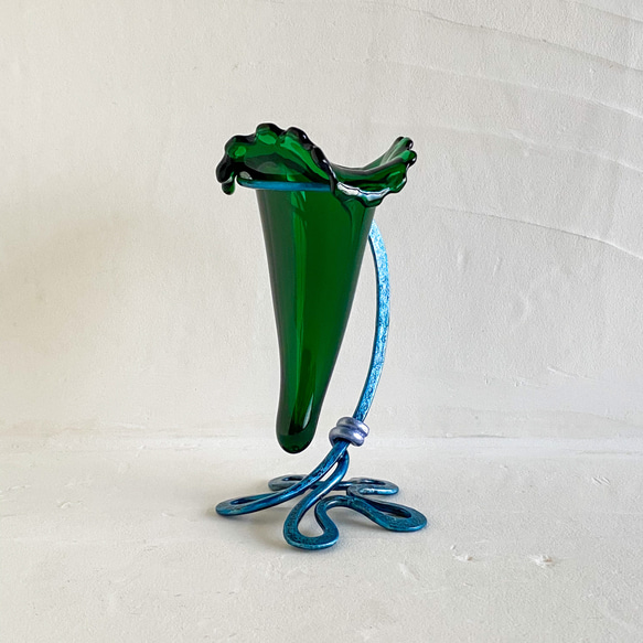 スタンドコーン型フラワーベース・花型底・ディープグリーン+青緑・一点物作品 4枚目の画像