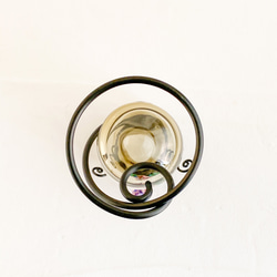葡萄ビーズ飾りガラス製フラワーベース・ベージュ・アルミワイヤー(黒色)シルバーウィークギフトに 4枚目の画像