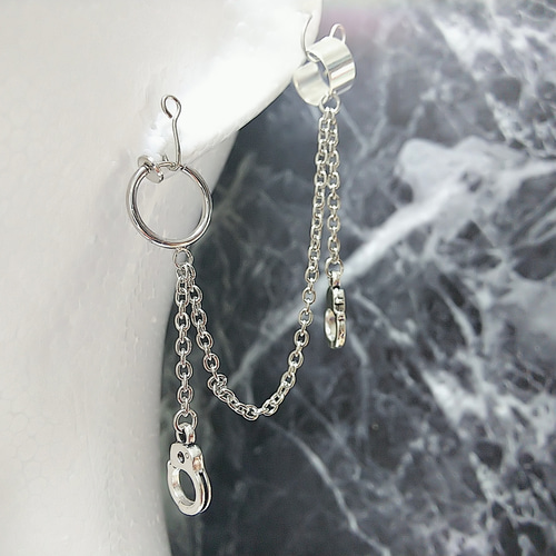 NO.8 ダブル手錠 フェイクピアス×イヤーカフ×チェーン(片耳用 