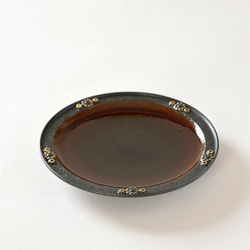京焼　宮里絵美作　金彩鉄釉貼花文「豆皿」 2枚目の画像