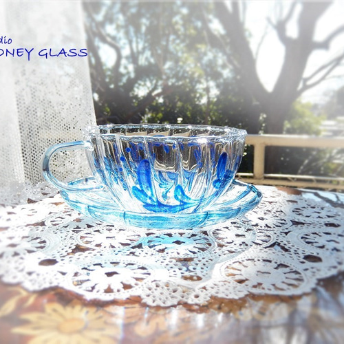 青いクラシックリーフのカップ＆ソーサー (絵付けガラス) ティーカップ