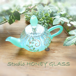 ミントグリーンリーフのミニポット（ミルクポット）（絵付けガラス