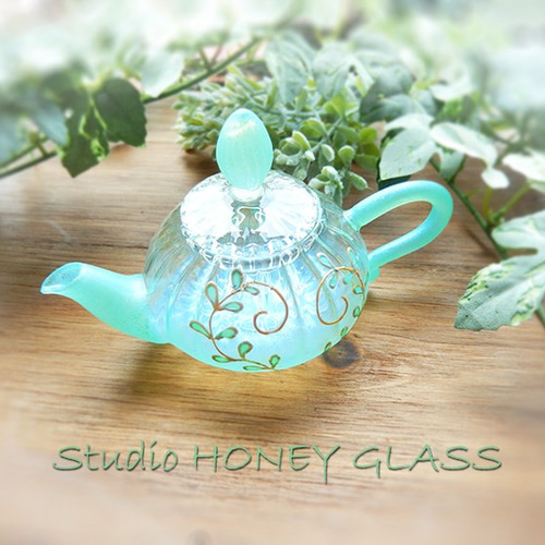 イギリスアンティーク ミントグリーンのガラス容器 金属製蓋付