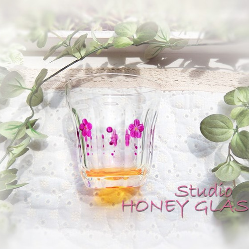 ローズピンクの花柄グラス（絵付けグラス） グラス Studio HONEY GLASS