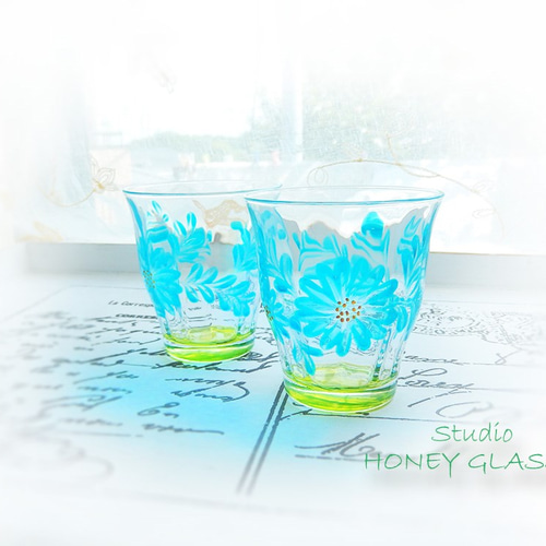 ターコイズブルーの花柄グラス （絵付けグラス） グラス Studio HONEY 