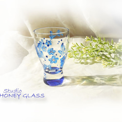 ブルーパールの花柄ミニグラス（絵付けグラス） 2枚目の画像