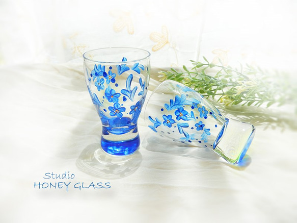ブルーパールの花柄ミニグラス（絵付けグラス） 1枚目の画像