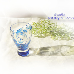 ブルーパールの花柄ミニグラス（絵付けグラス） 3枚目の画像