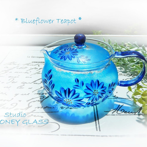 青い花柄の陶器ポット 再々販 青い花柄のティーポット （絵付けグラス） ポット・急須 Studio