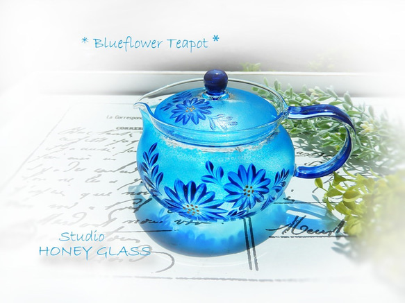 再々販　青い花柄のティーポット　（絵付けグラス） 1枚目の画像