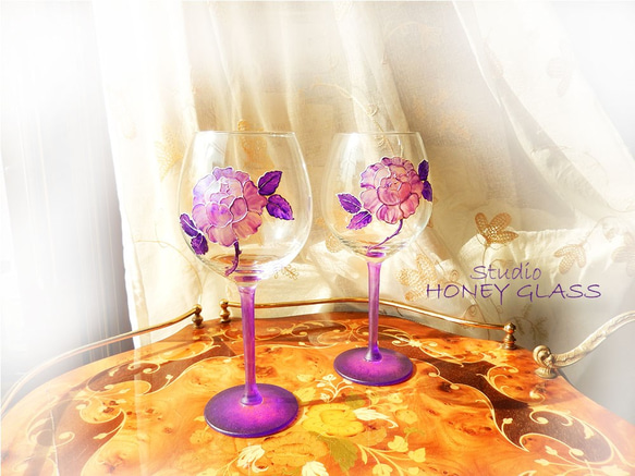 ワイングラス　～クラシックローズ・パープル＆パール02　（絵付けガラス） 3枚目の画像