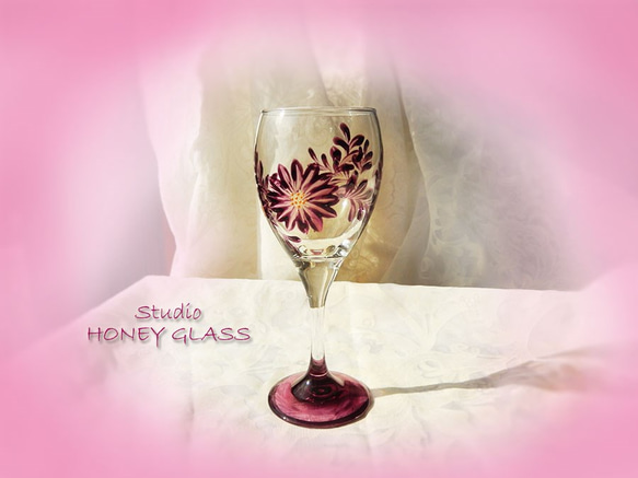 花柄のワイングラス　～クリムソンレッド（絵付けガラス） 3枚目の画像