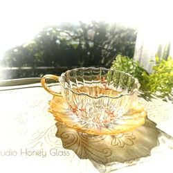 ガラスのカップ＆ソーサー ～リーフ柄・ピンク&ゴールド  (絵付けガラス) 4枚目の画像