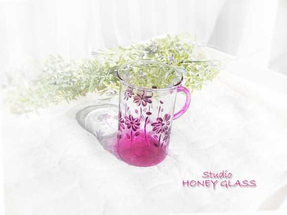 花畑柄のガラスのマグカップ（ロングタイプ） (絵付けガラス) 5枚目の画像