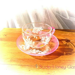 ガラスのカップ&ソーサー　～ふんわりピンクのマットフラワー (絵付けガラス) 5枚目の画像