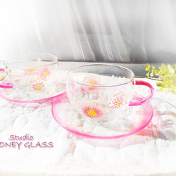 ガラスのカップ&ソーサー　～ふんわりピンクのマットフラワー (絵付けガラス) 7枚目の画像
