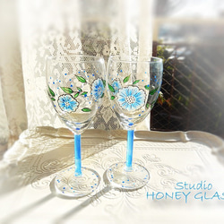 花柄のワイングラス ～マットフラワー・ブルー (絵付けガラス) ワイン
