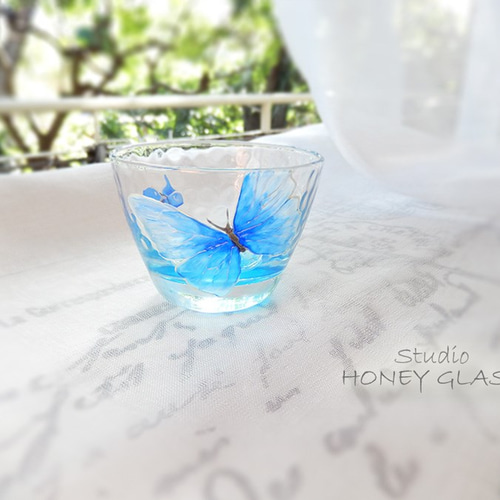 ガラスの酒杯 ～Blue butterfly (絵付けガラス) おちょこ・ぐい呑み