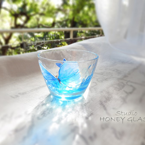 ガラスの酒杯 ～Blue butterfly (絵付けガラス) おちょこ・ぐい呑み
