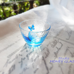 ガラスの酒杯　～Blue butterfly (絵付けガラス) 5枚目の画像