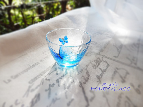 ガラスの酒杯　～Blue butterfly (絵付けガラス) 5枚目の画像