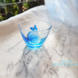 ガラスの酒杯　～Blue butterfly (絵付けガラス) 6枚目の画像