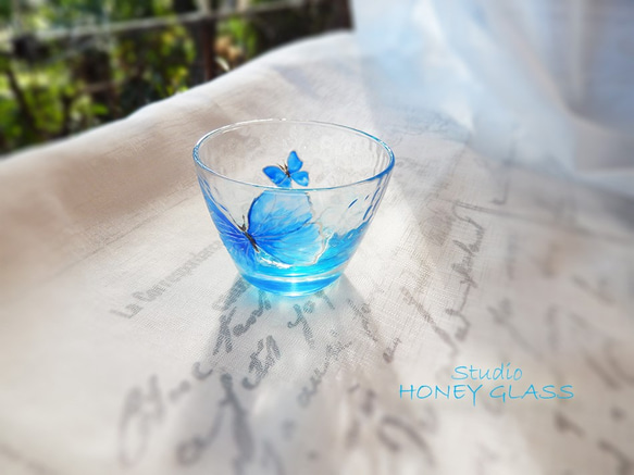 ガラスの酒杯　～Blue butterfly (絵付けガラス) 6枚目の画像