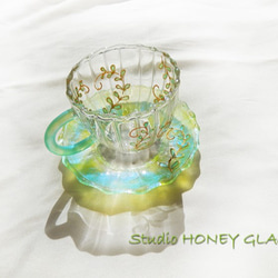 ミントグリーンリーフのミニカップ＆ソーサー　（絵付けガラス） 2枚目の画像