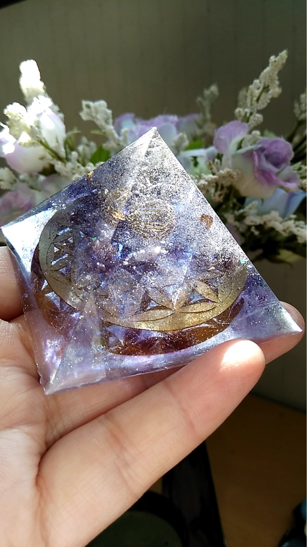 オルゴナイト　神聖なピラミッド〜フラワー・オブ・ライフ〜