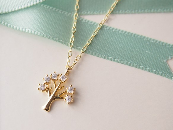 small tree with cz / gold necklace 2枚目の画像