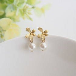 【SV925】petit flower & pearl pierce / ピアス ゴールド 花 パール  入学式 母の日 1枚目の画像