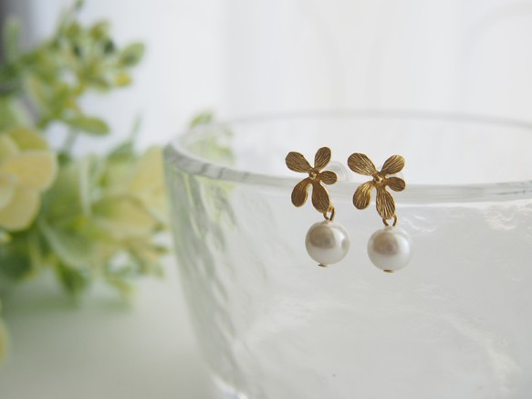 【SV925】petit flower & pearl pierce / ピアス ゴールド 花 パール  入学式 母の日 2枚目の画像