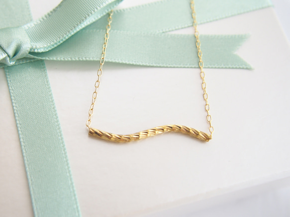 wave bar / Gold necklace 2枚目の画像
