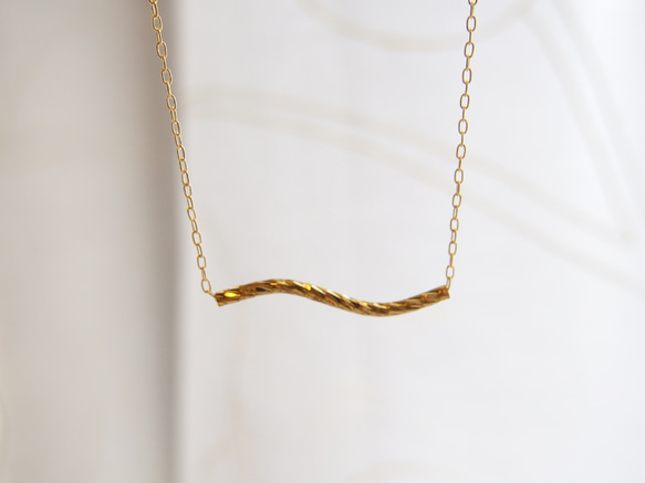 wave bar / Gold necklace 3枚目の画像