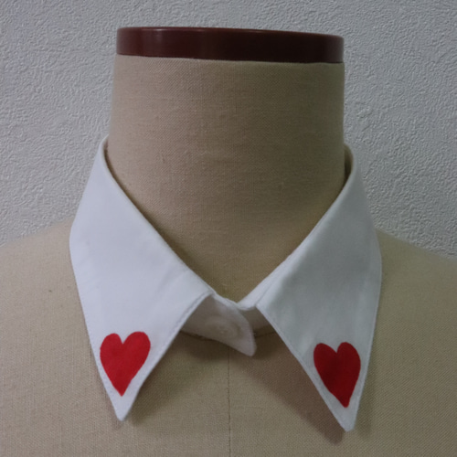 つけ襟】～ Alice in Wonderland～赤ハートの台襟付きシャツカラーの  