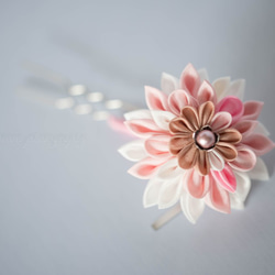 SALE!「桃斑」TSUMAMI　KANZASHI・ つまみ細工花ビラ簪 2枚目の画像