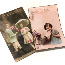 一套2張古董明信片|男孩和一束玫瑰花的女孩，一封情書的女孩（法國） 第1張的照片