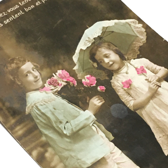 一套2張古董明信片|男孩和一束玫瑰花的女孩，一封情書的女孩（法國） 第3張的照片