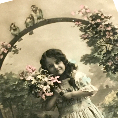 アンティークポストカード｜花束と少女（フランス） その他素材