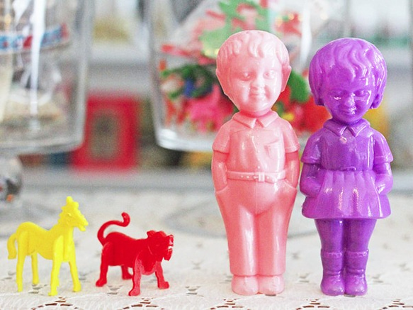 イタリア製カラフルプラスチックドール 男の子と女の子2体セット 5枚目の画像