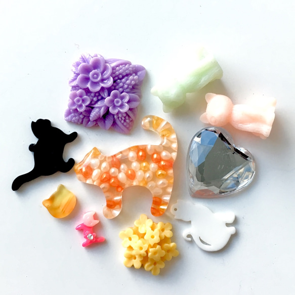 塑料魅力凸圓形裝飾零件什錦10件（貓，花，心） 第1張的照片