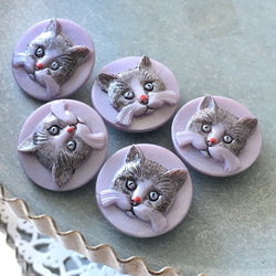 貓的玻璃鈕扣（捷克）｜黑貓x淺紫色 第4張的照片